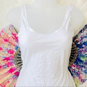 White Tank Top 🦋 Victoria Secret